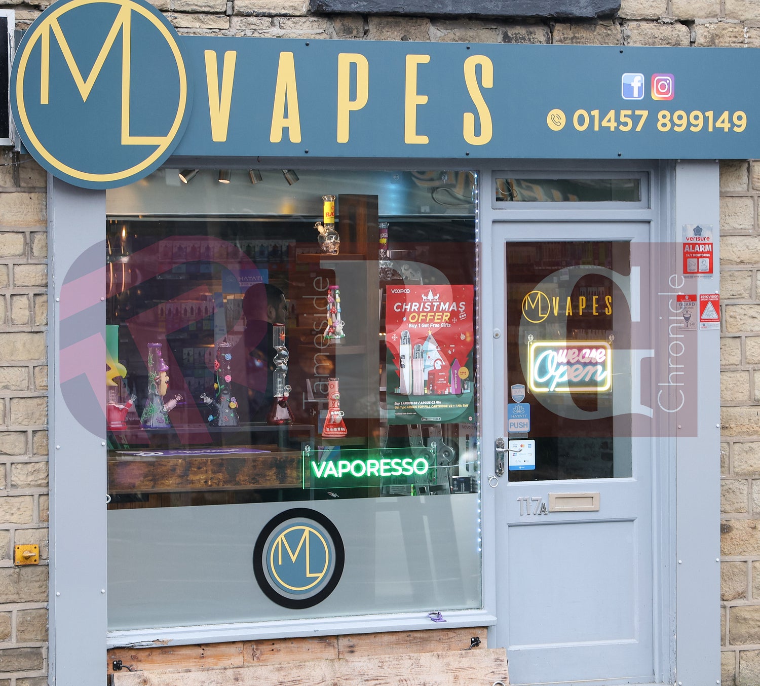 GLOSSOP CHRISTMAS SHOPS 2025 (72).JPG