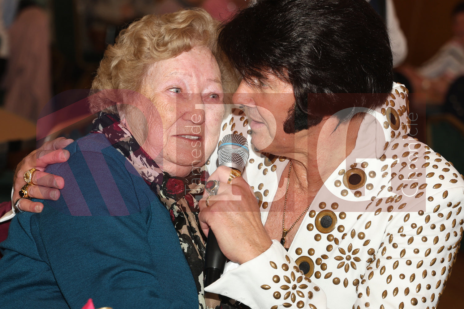 95TH BIRTHDAY DUKINFIELD TOWN HALL ELVIS  (57).JPG