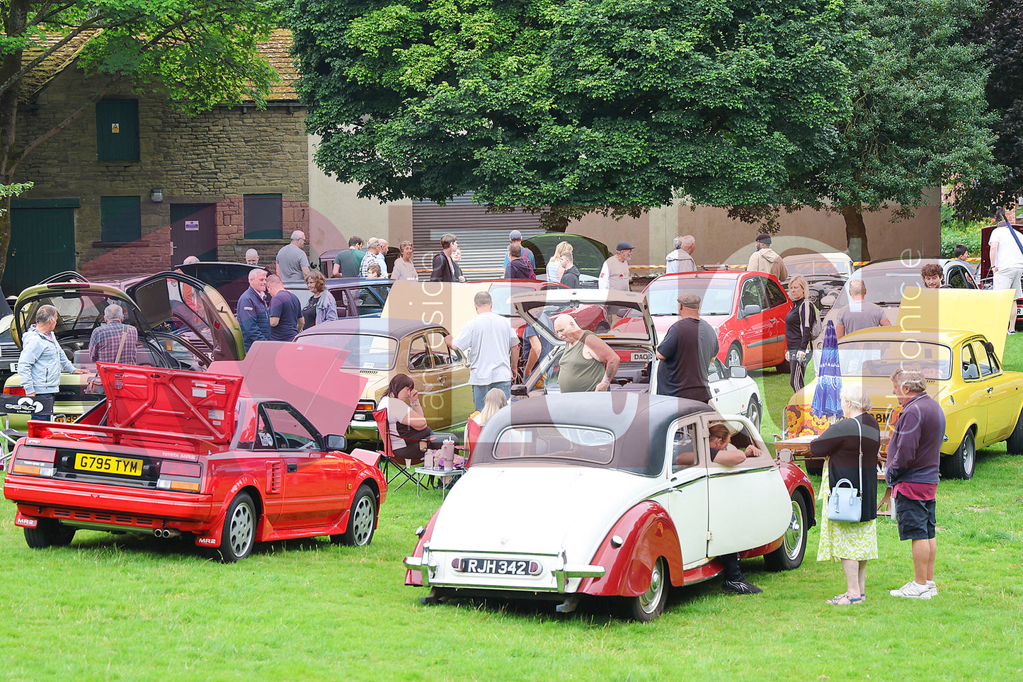 GLOSSOP CAR SHOW (31).JPG