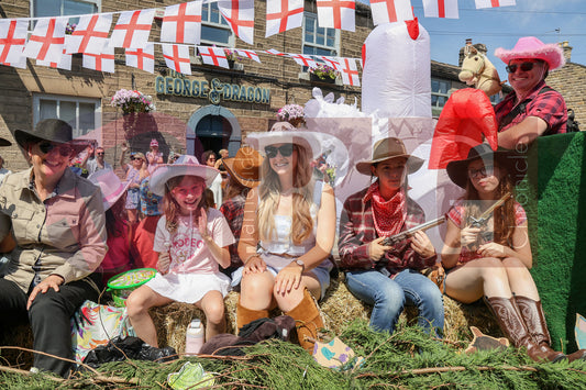 CHARLESWORTH CARNIVAL (20).JPG