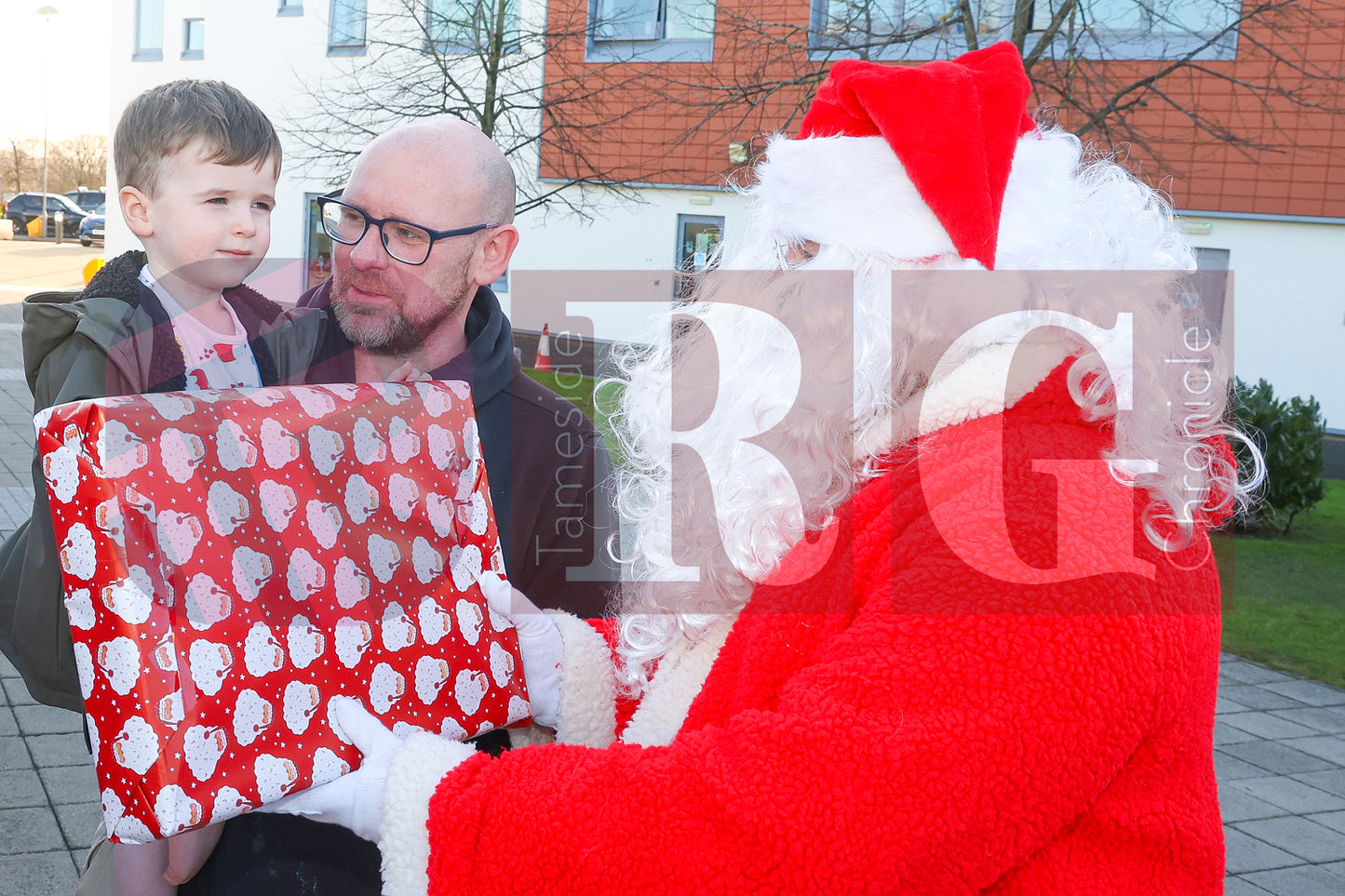 SANTA VISIT TAMESIDE CHILDRENS UNIT 2024 (19).JPG