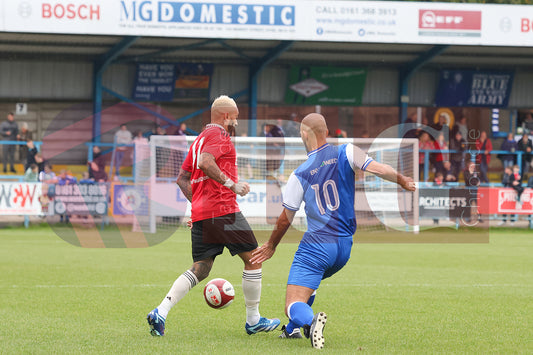 STALYBRIDGE CELTIC LEGENDS V MAN UTD LEGENDS (70).JPG