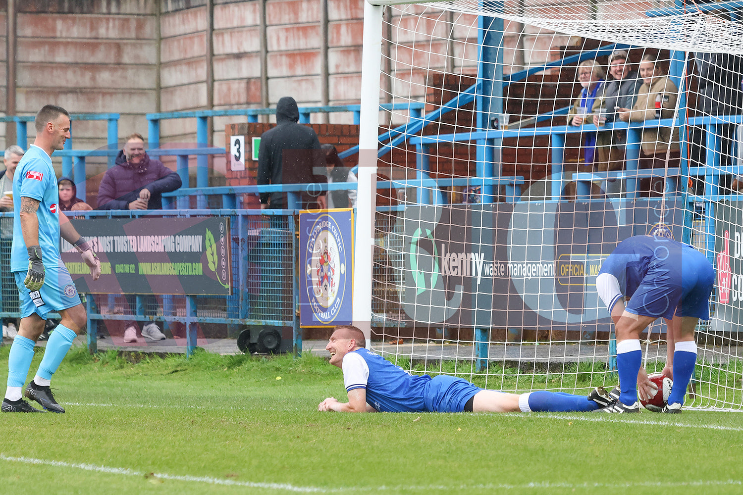 STALYBRIDGE CELTIC LEGENDS V MAN UTD LEGENDS (121).JPG