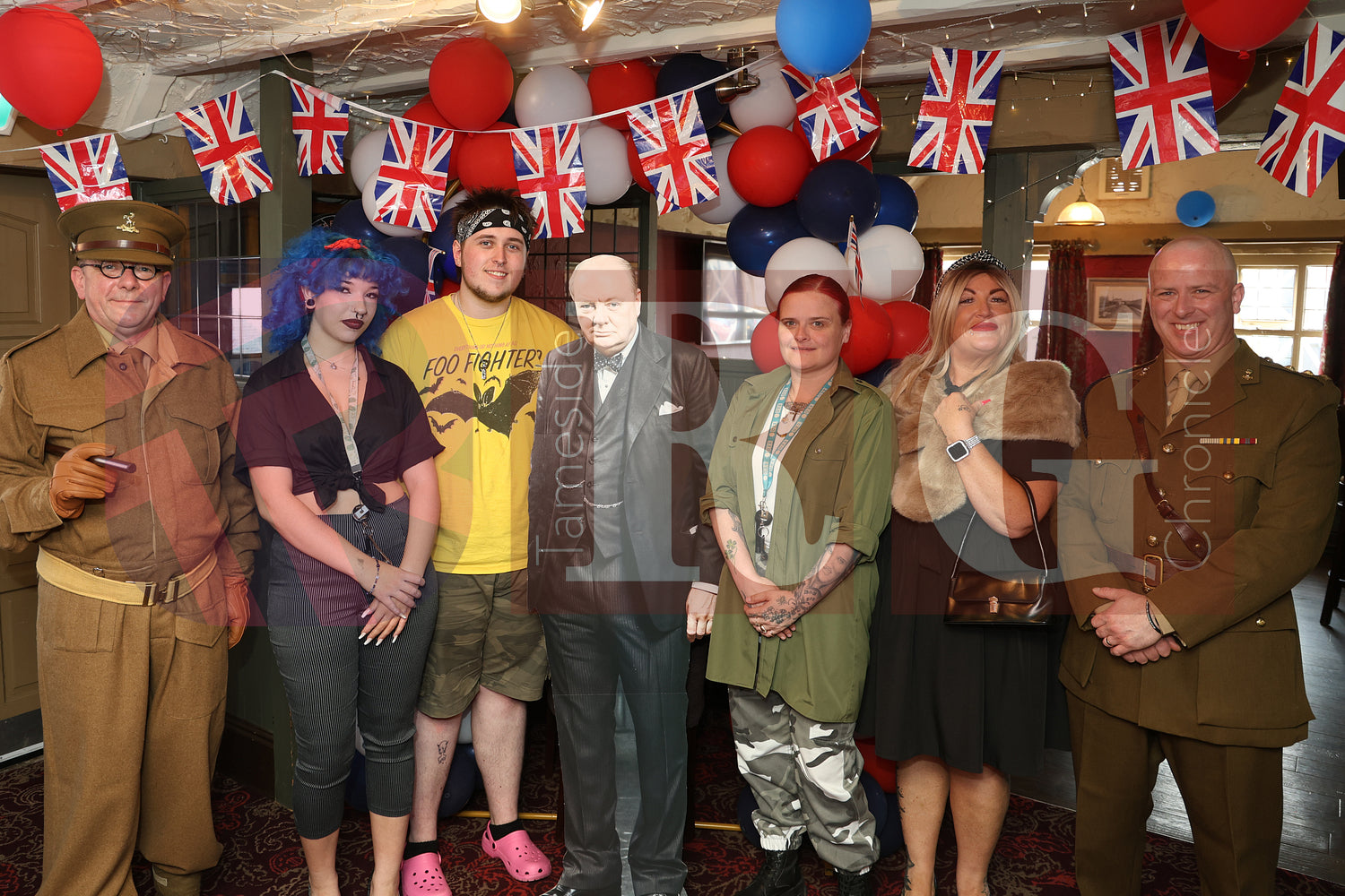 VE DAY OLD PEGS PUB DENTON (25).JPG