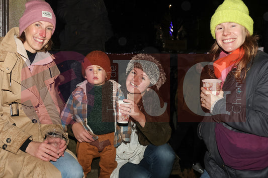GLOSSOP LIGHTS SWITCH ON 2024 (47).JPG