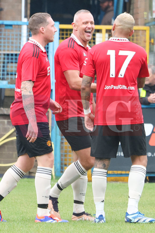 STALYBRIDGE CELTIC LEGENDS V MAN UTD LEGENDS (143).JPG