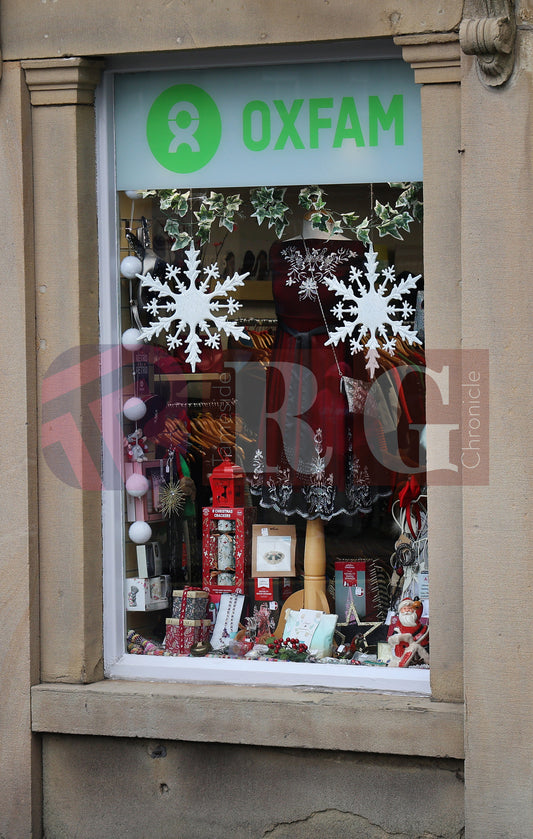 GLOSSOP SHOP XMAS WINDOWS 2024 (40).JPG
