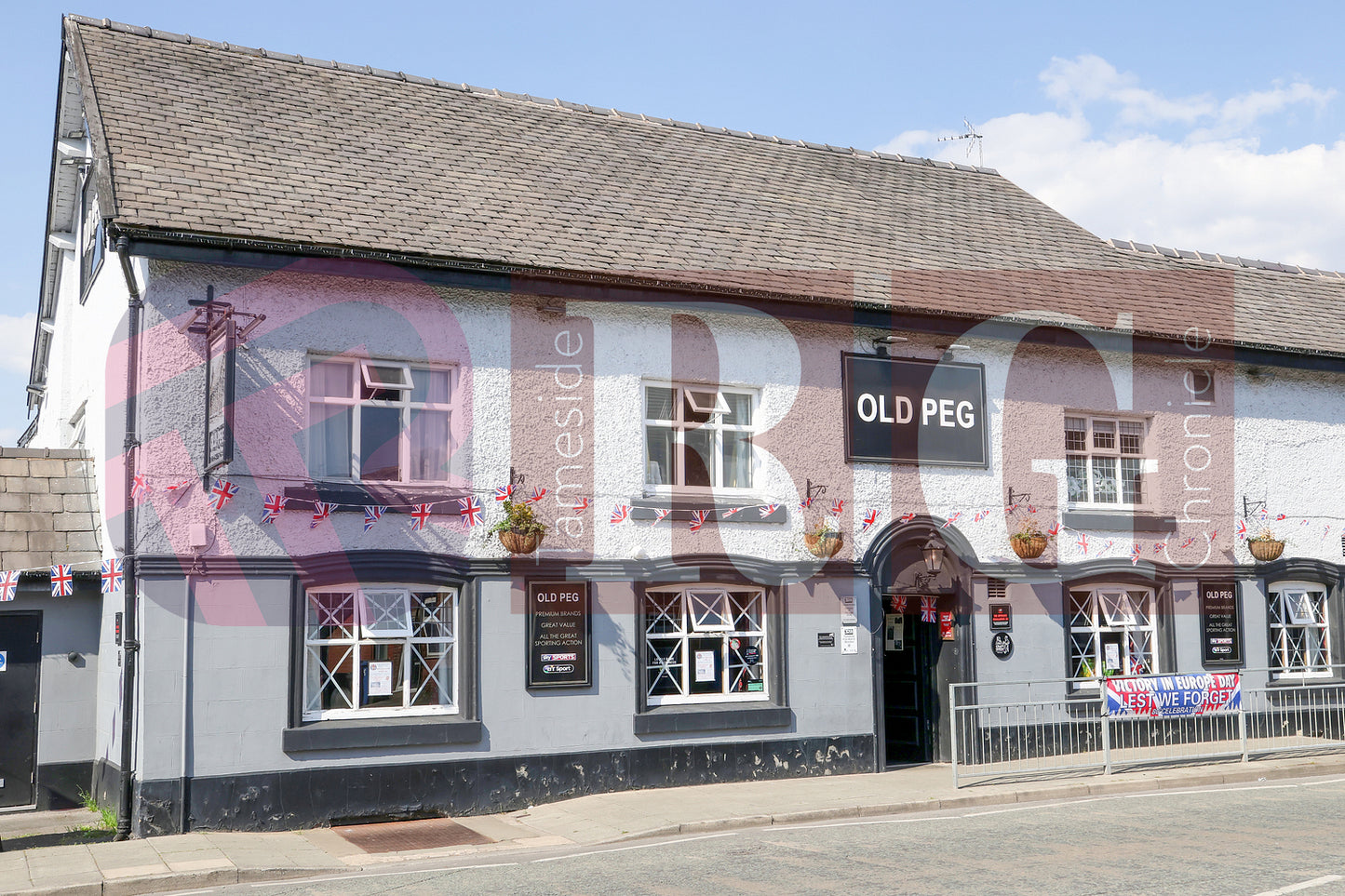VE DAY OLD PEGS PUB DENTON (1).JPG