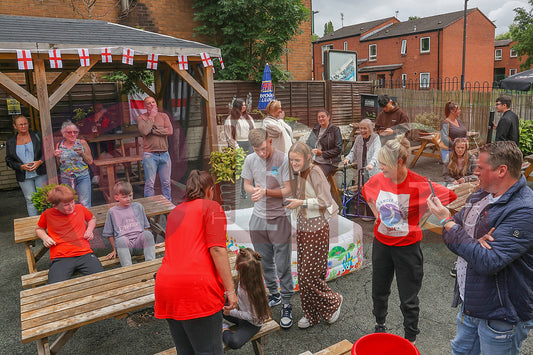 COMMERCIAL PUB DUKINFIELD CANCER SURVIVORS 2024 (29).JPG