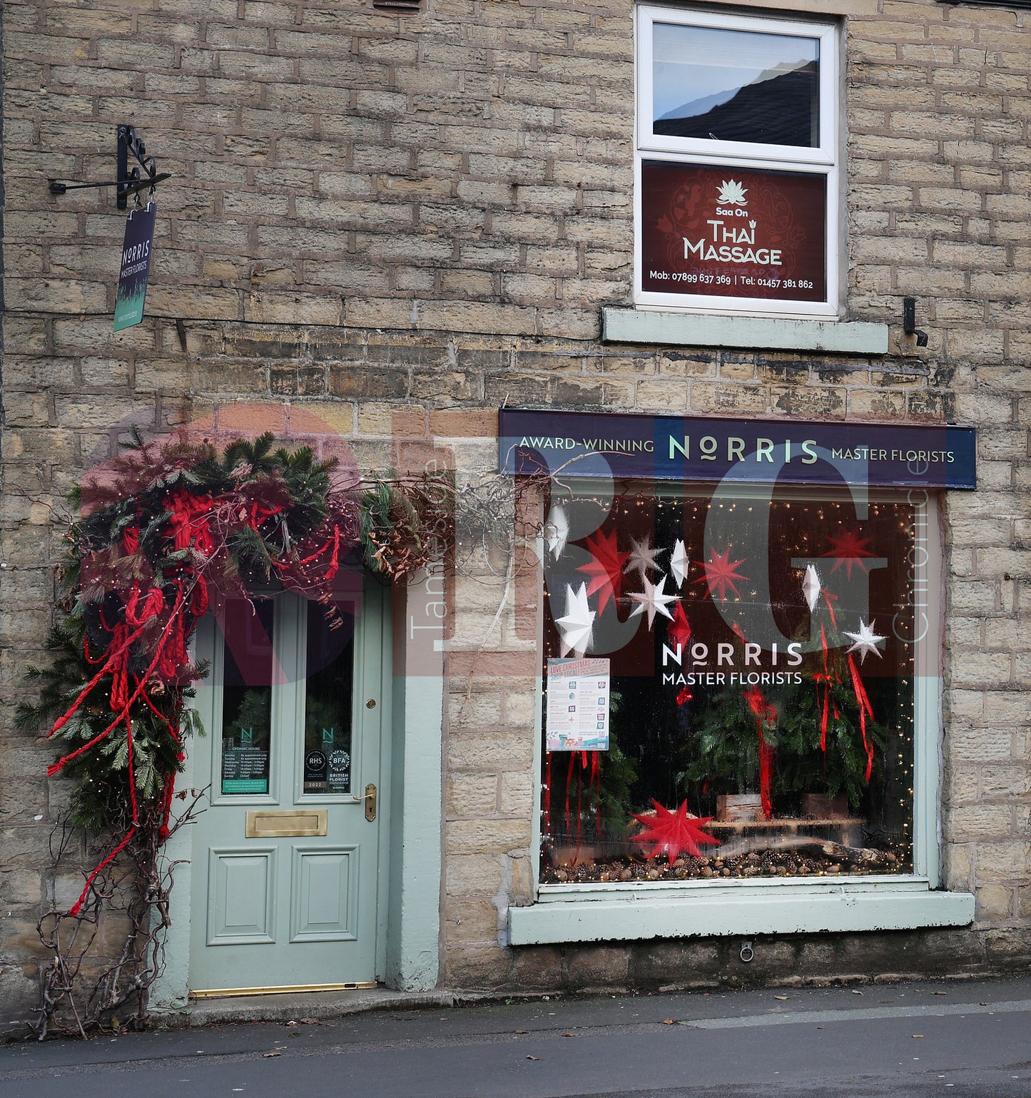 GLOSSOP SHOP XMAS WINDOWS 2024 (78).JPG