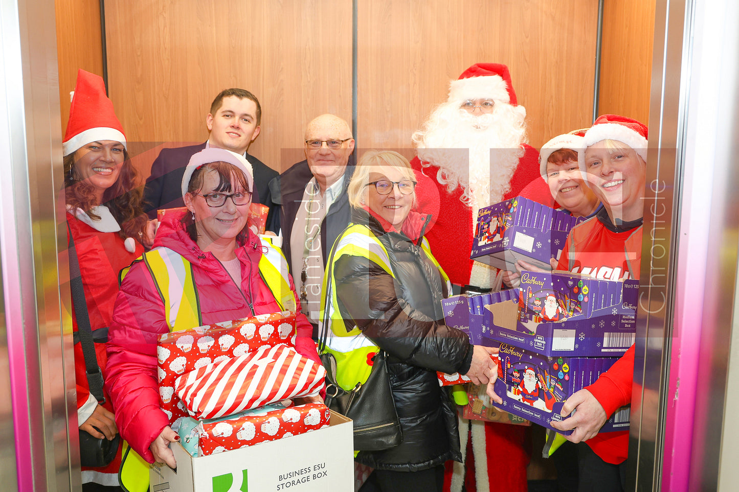 SANTA VISIT TAMESIDE CHILDRENS UNIT 2024 (25).JPG