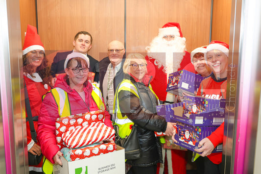 SANTA VISIT TAMESIDE CHILDRENS UNIT 2024 (25).JPG