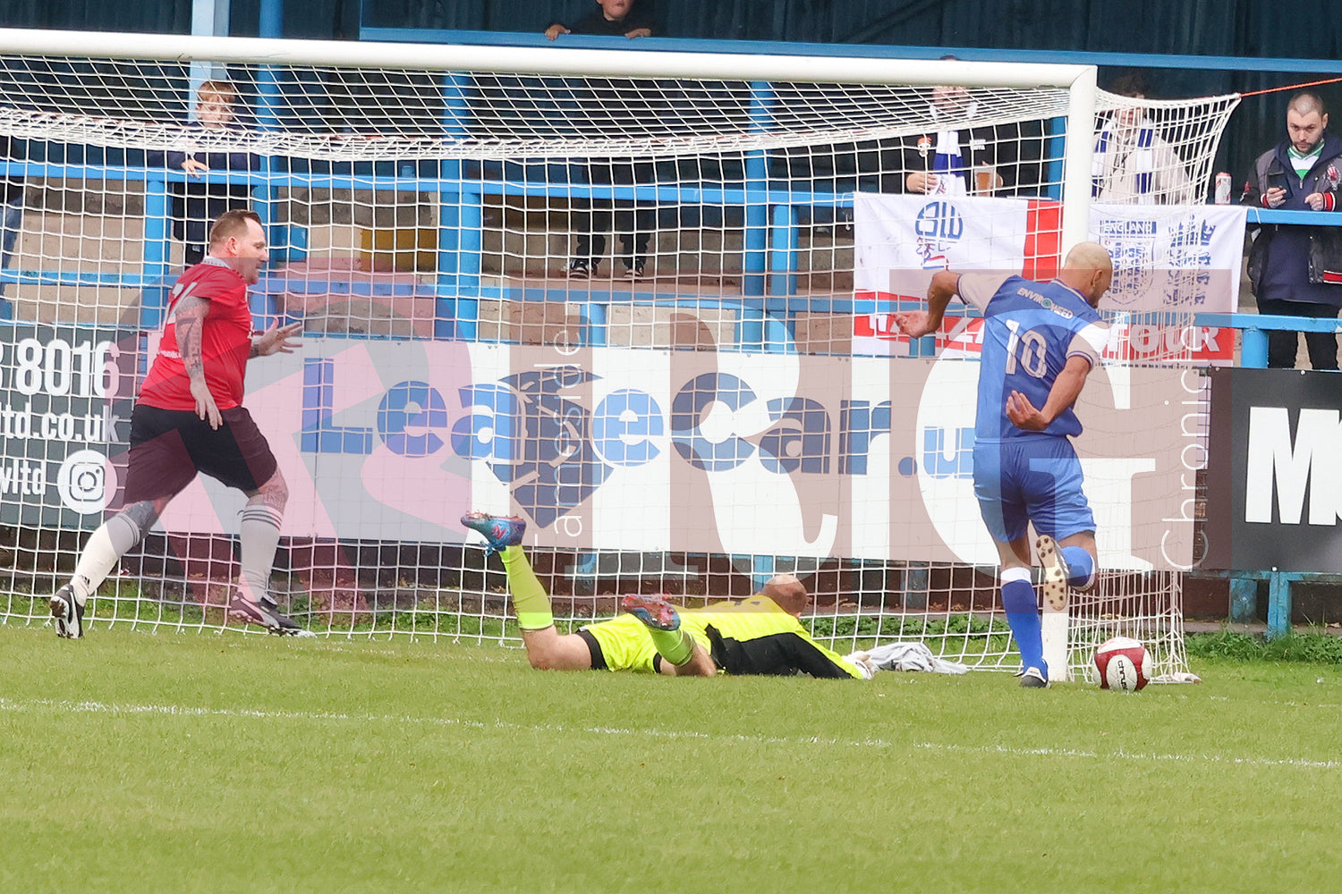 STALYBRIDGE CELTIC LEGENDS V MAN UTD LEGENDS (184).JPG