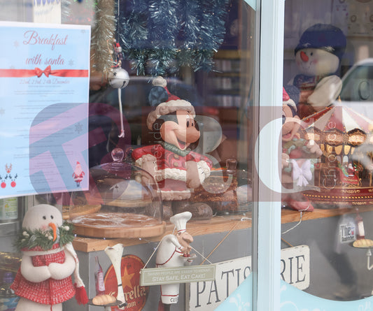 GLOSSOP SHOP XMAS WINDOWS 2024 (104).JPG