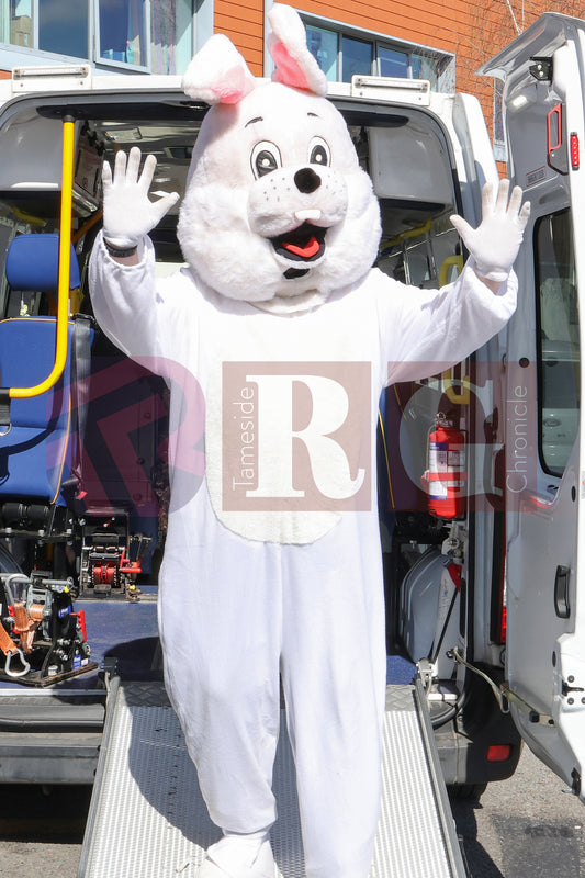 TAMESIDE HOSPITAL CHILDRENS WARD EASTER STAGECOACH (16).JPG