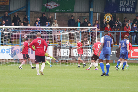 STALYBRIDGE CELTIC LEGENDS V MAN UTD LEGENDS (94).JPG