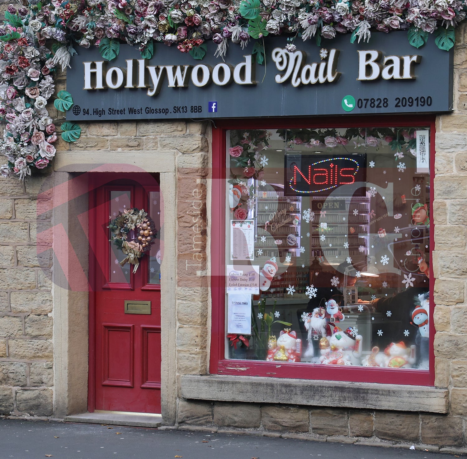 GLOSSOP SHOP XMAS WINDOWS 2024 (75).JPG