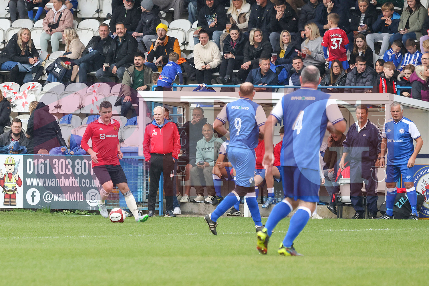 STALYBRIDGE CELTIC LEGENDS V MAN UTD LEGENDS (98).JPG