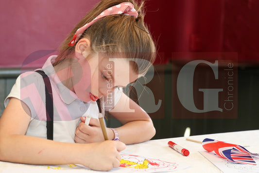 VE DAY OLD PEGS PUB DENTON (9).JPG