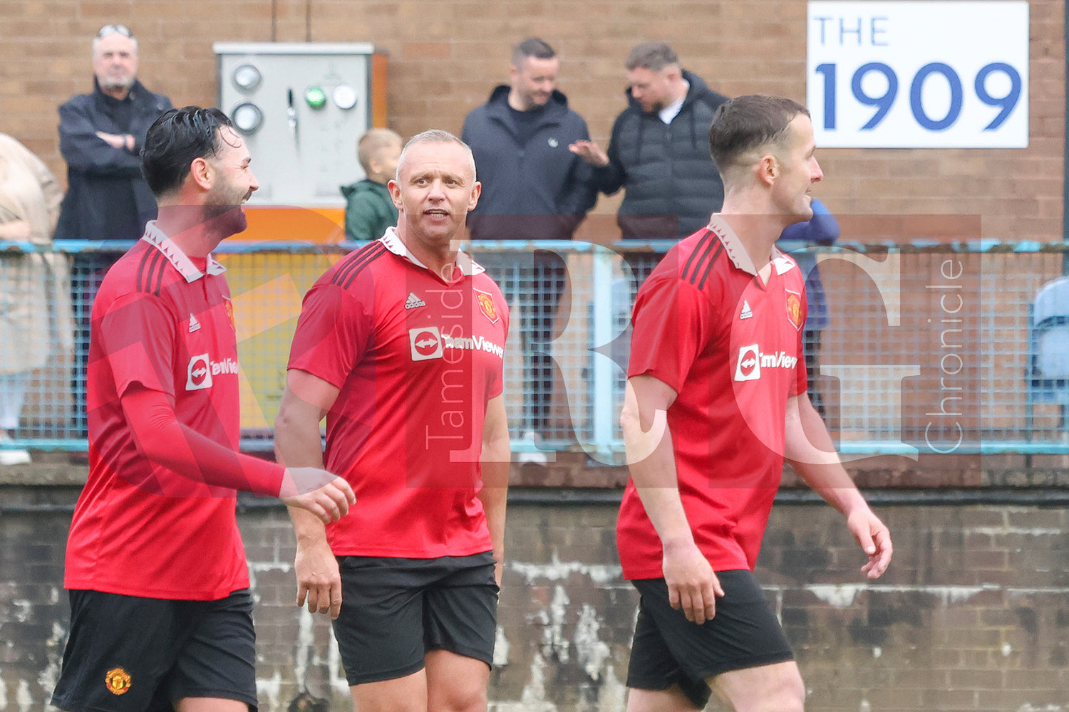 STALYBRIDGE CELTIC LEGENDS V MAN UTD LEGENDS (167).JPG
