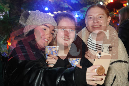 GLOSSOP LIGHTS SWITCH ON 2024 (68).JPG
