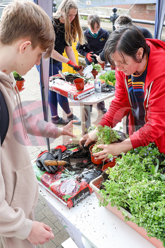 PLANT & SWAP EVENT TESCO STALYBRIDGE 2025 (16).JPG