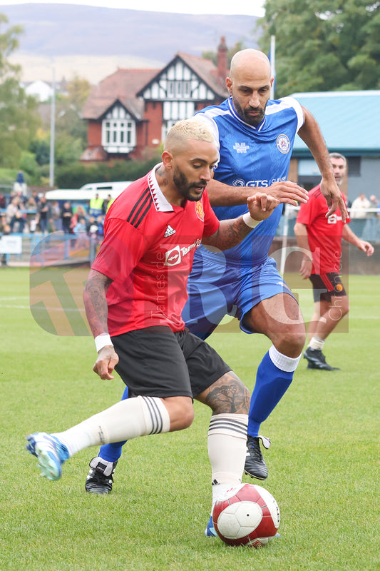 STALYBRIDGE CELTIC LEGENDS V MAN UTD LEGENDS (68).JPG