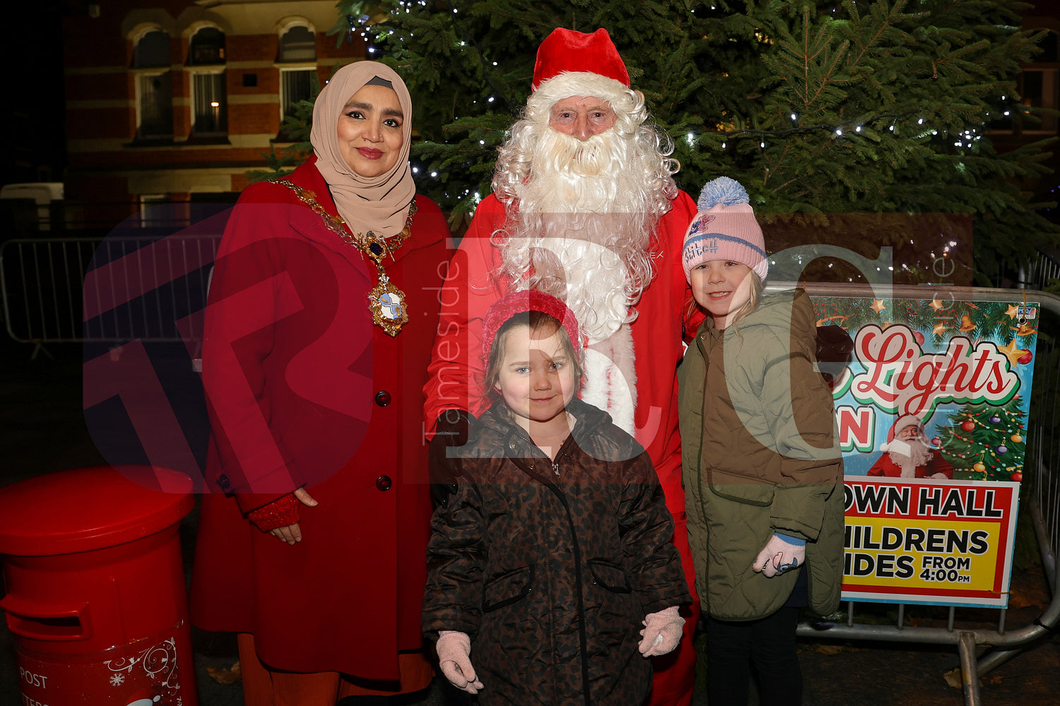 DUKINFIELD LIGHTS SWITCH ON (119).JPG
