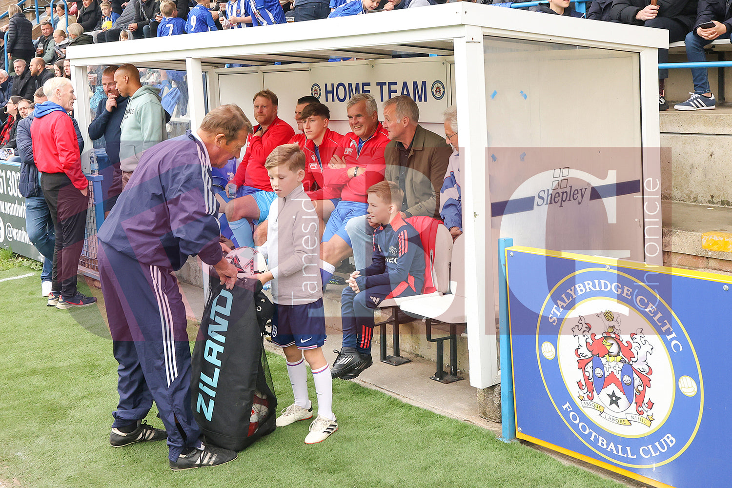 STALYBRIDGE CELTIC LEGENDS V MAN UTD LEGENDS (34).JPG