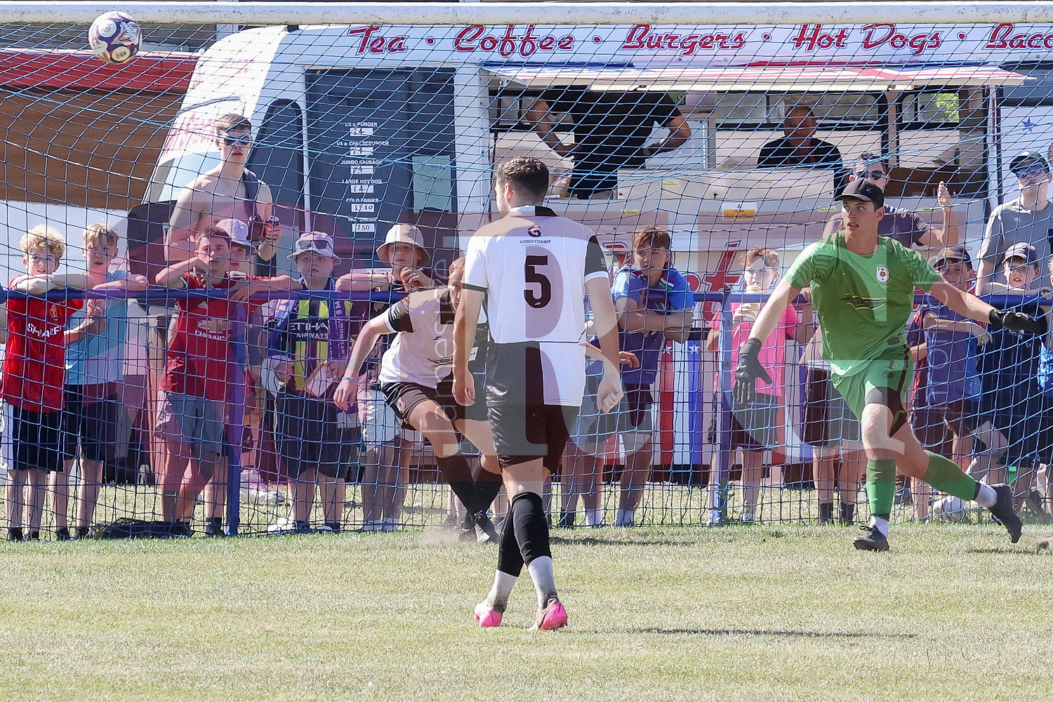 GLOSSOP NORTH EBD V UNITED LEGENDS  (111).JPG