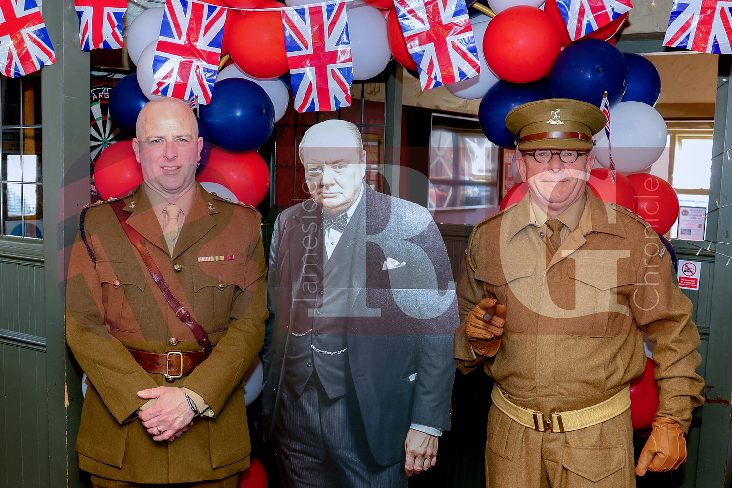 VE DAY OLD PEGS PUB DENTON (23).JPG