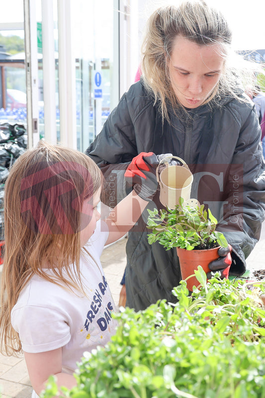 PLANT & SWAP EVENT TESCO STALYBRIDGE 2025 (49).JPG