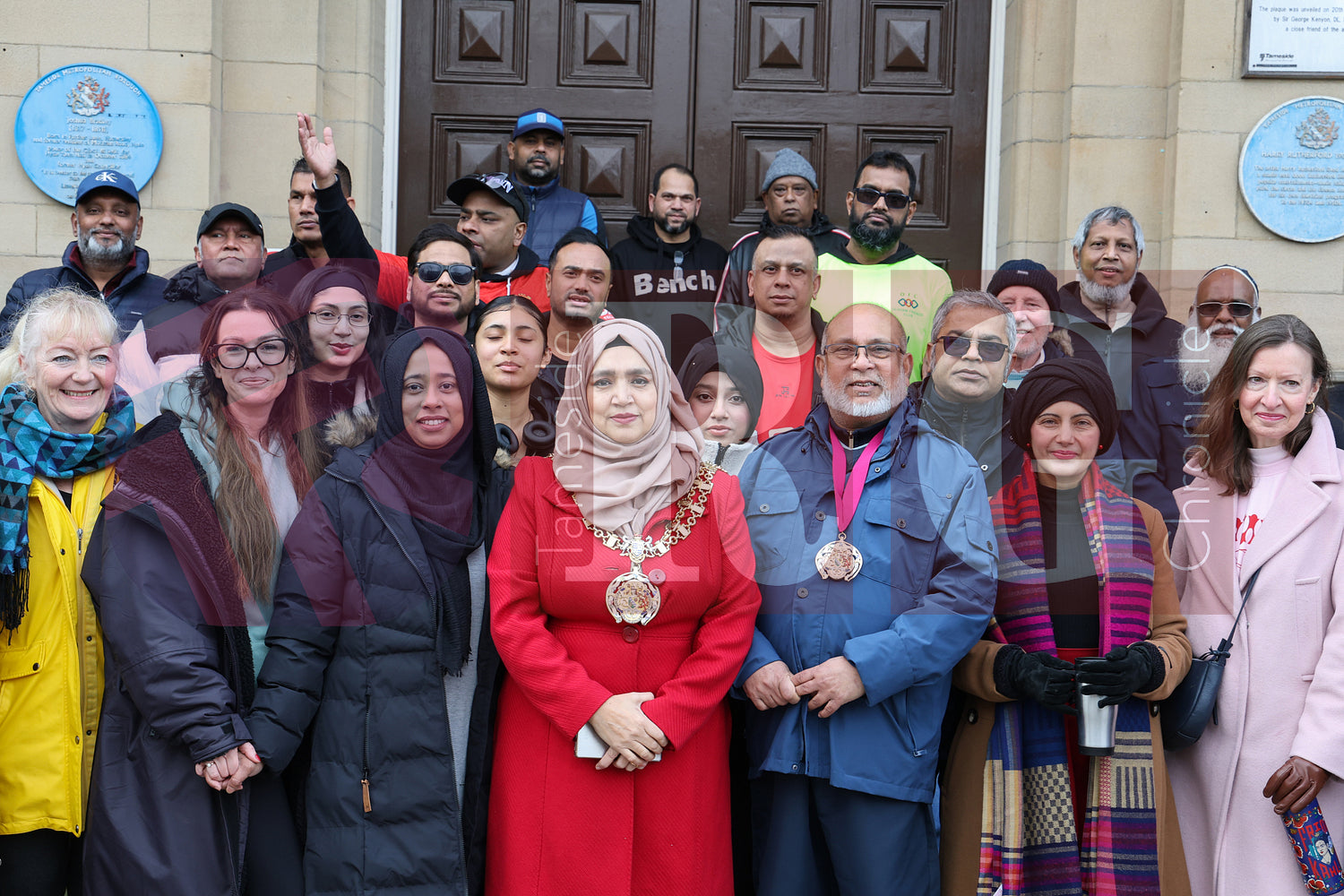 WALK WITH THE MAYOR HYDE TO DUKINFIELD (10).JPG