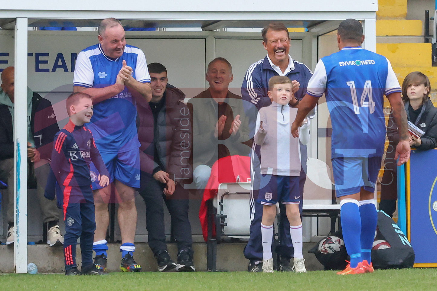 STALYBRIDGE CELTIC LEGENDS V MAN UTD LEGENDS (192).JPG