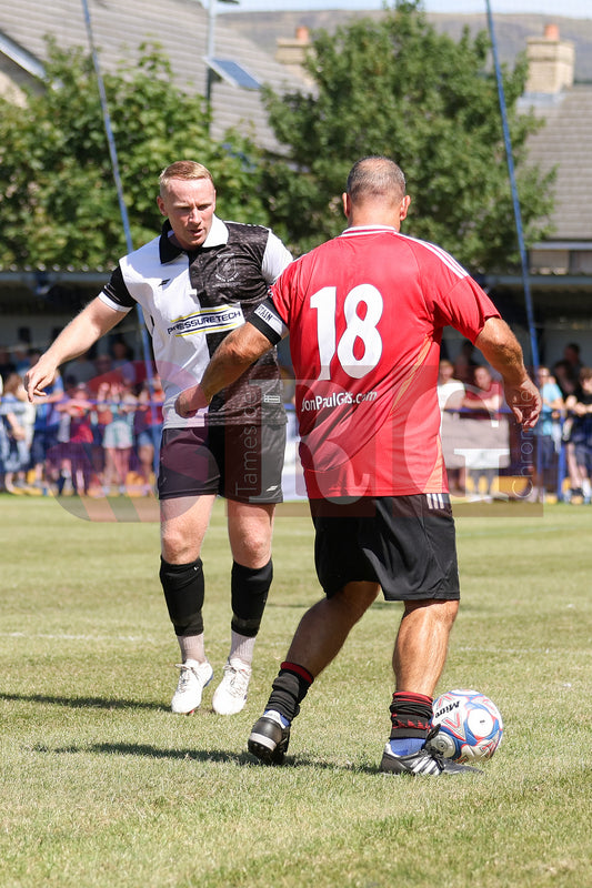 GLOSSOP NORTH EBD V UNITED LEGENDS  (82).JPG