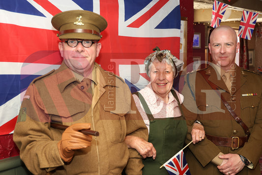 VE DAY OLD PEGS PUB DENTON (17).JPG