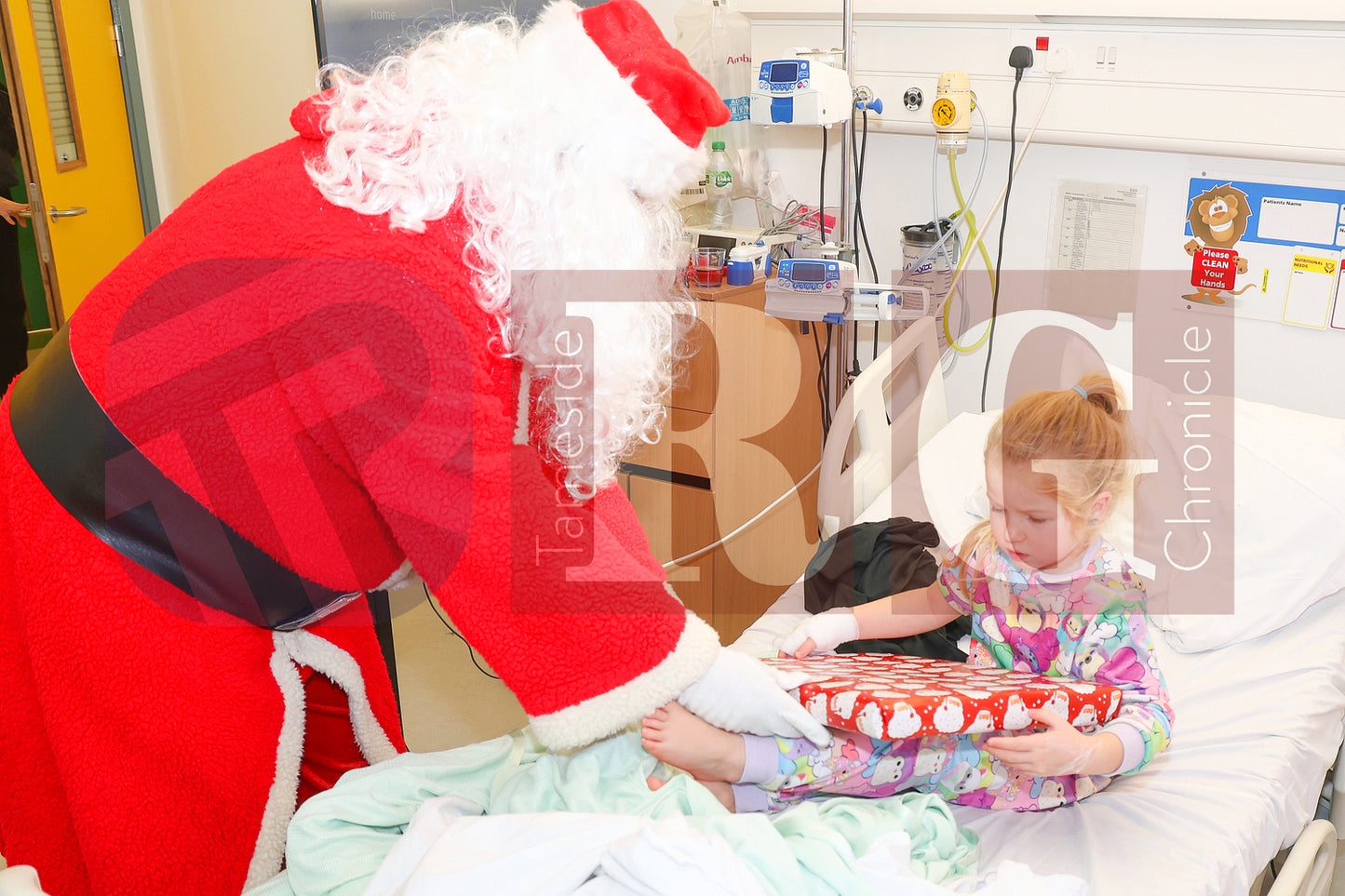 SANTA VISIT TAMESIDE CHILDRENS UNIT 2024 (51).JPG