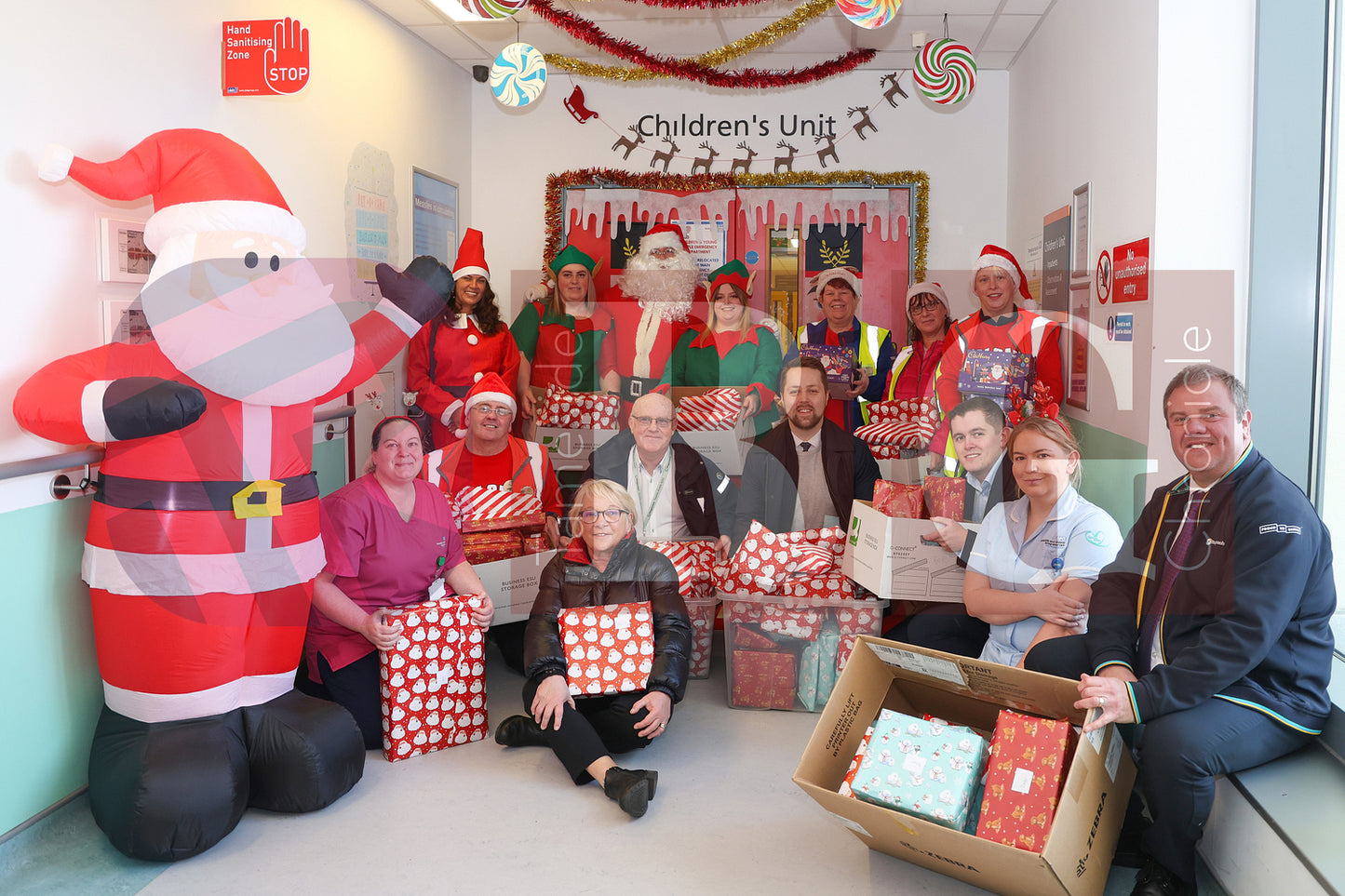 SANTA VISIT TAMESIDE CHILDRENS UNIT 2024 (28).JPG