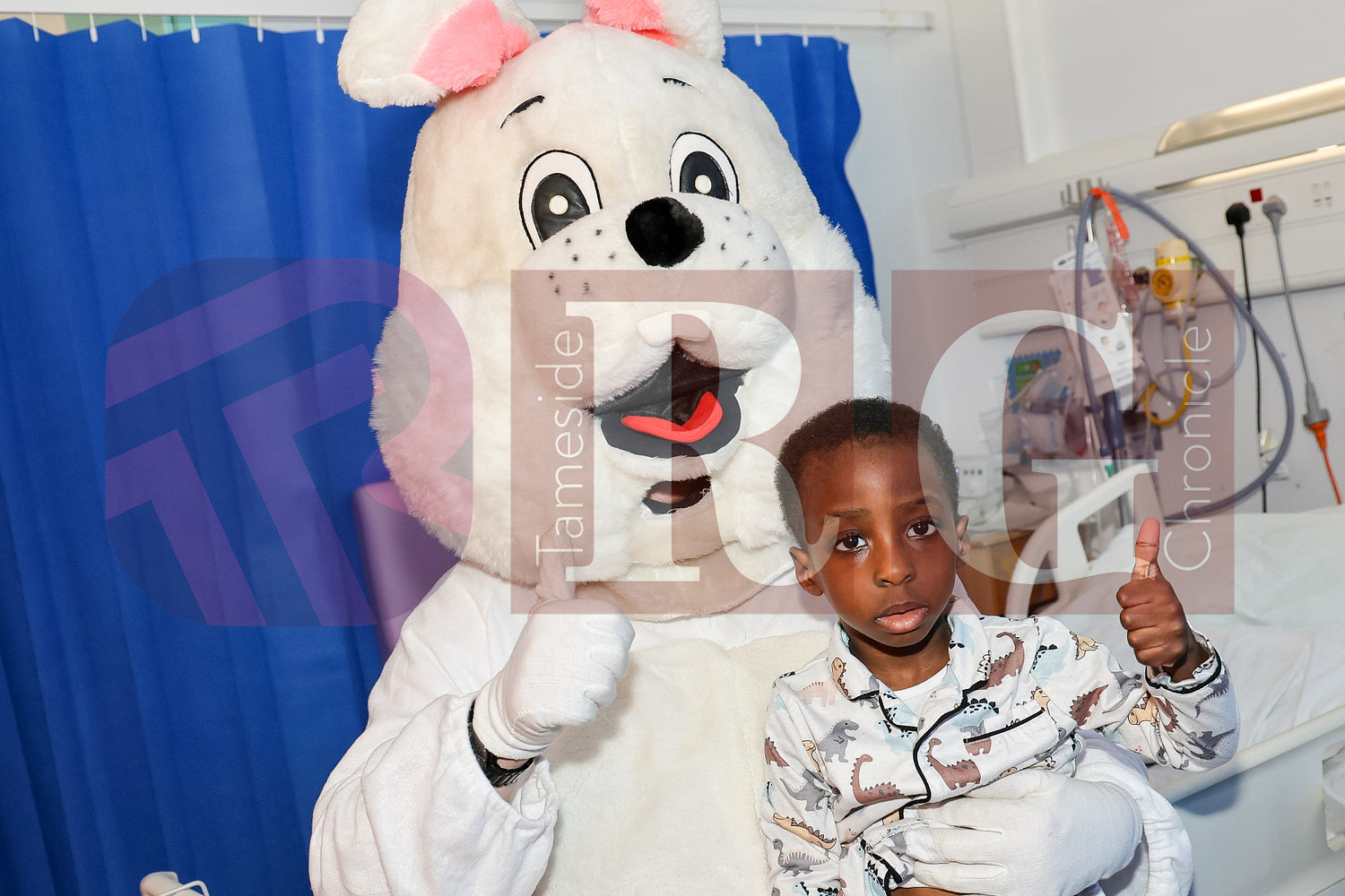 TAMESIDE HOSPITAL CHILDRENS WARD EASTER STAGECOACH (29).JPG