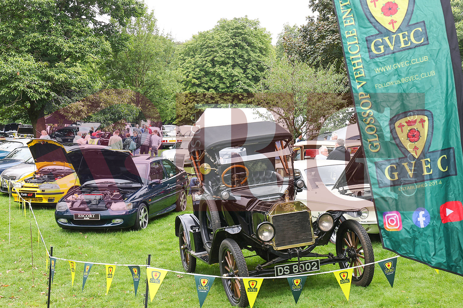 GLOSSOP CAR SHOW (3).JPG