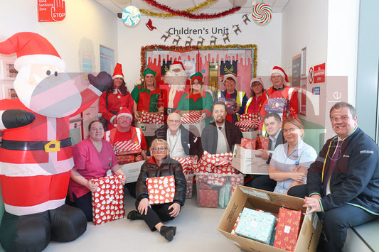 SANTA VISIT TAMESIDE CHILDRENS UNIT 2024 (29).JPG