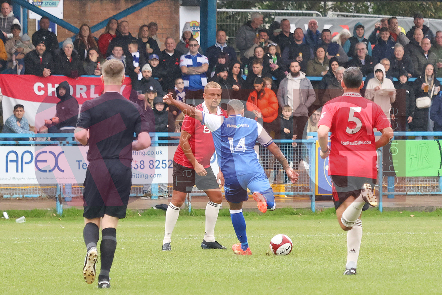 STALYBRIDGE CELTIC LEGENDS V MAN UTD LEGENDS (91).JPG
