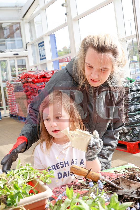 PLANT & SWAP EVENT TESCO STALYBRIDGE 2025 (45).JPG