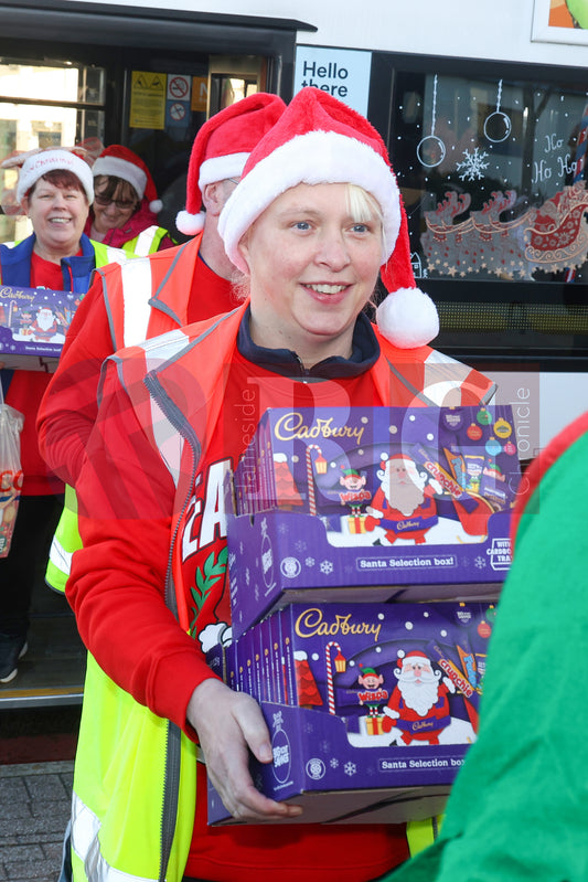 SANTA VISIT TAMESIDE CHILDRENS UNIT 2024 (17).JPG