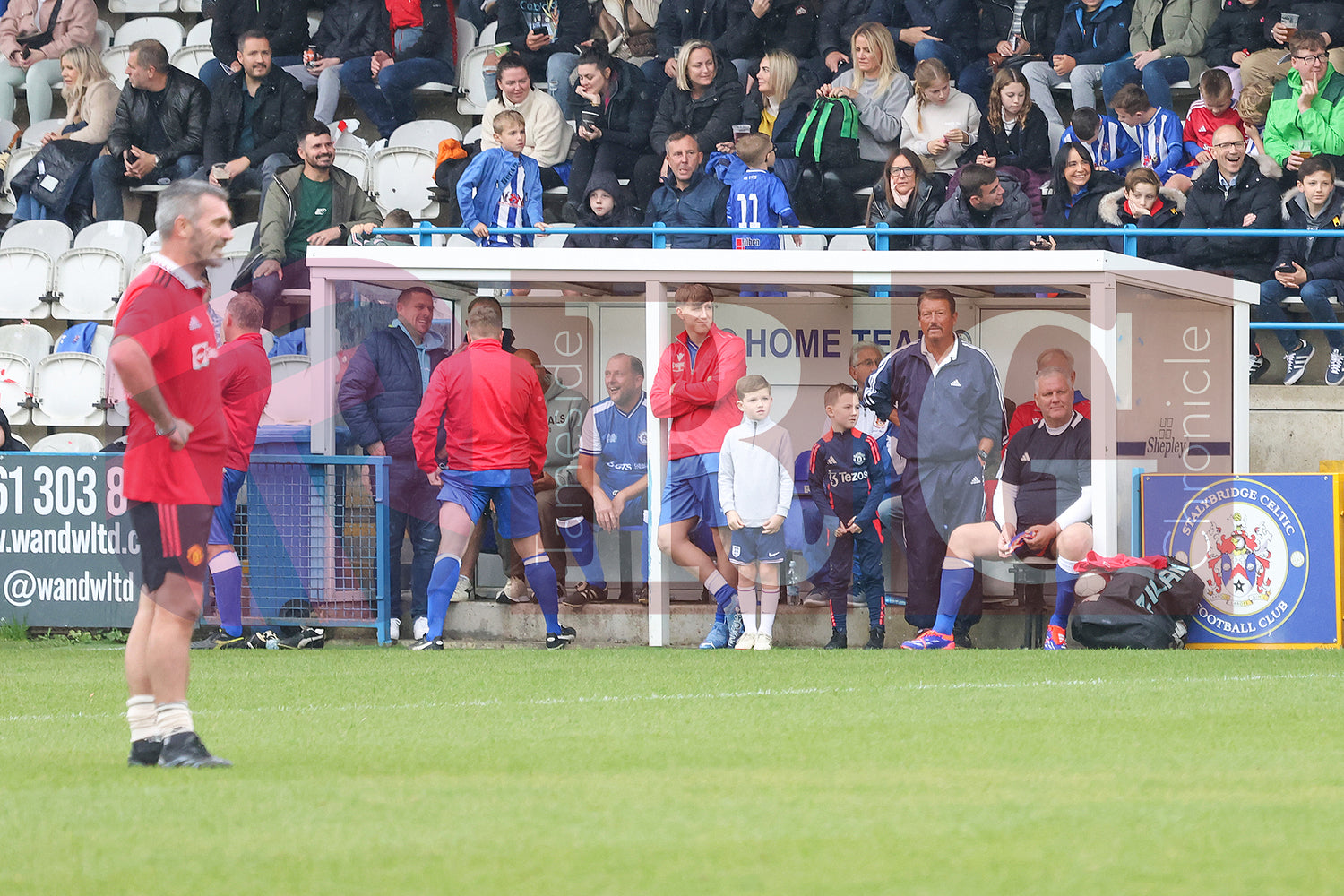 STALYBRIDGE CELTIC LEGENDS V MAN UTD LEGENDS (111).JPG