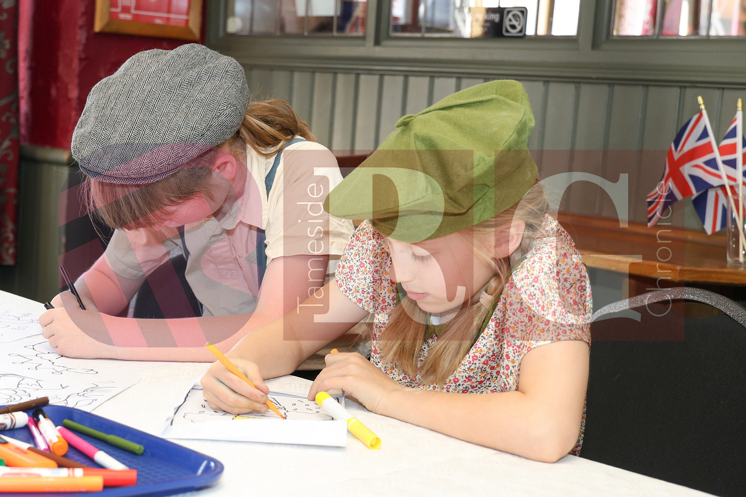 VE DAY OLD PEGS PUB DENTON (7).JPG