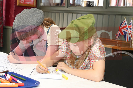 VE DAY OLD PEGS PUB DENTON (7).JPG