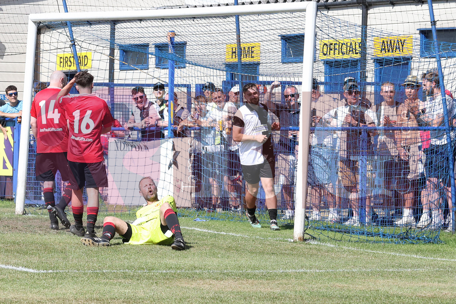 GLOSSOP NORTH EBD V UNITED LEGENDS  (128).JPG