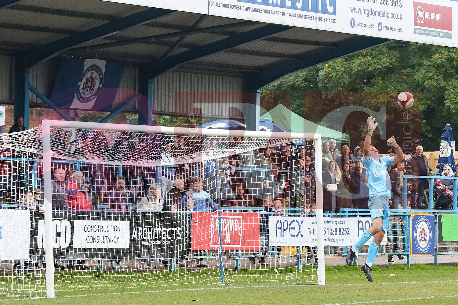 STALYBRIDGE CELTIC LEGENDS V MAN UTD LEGENDS (195).JPG