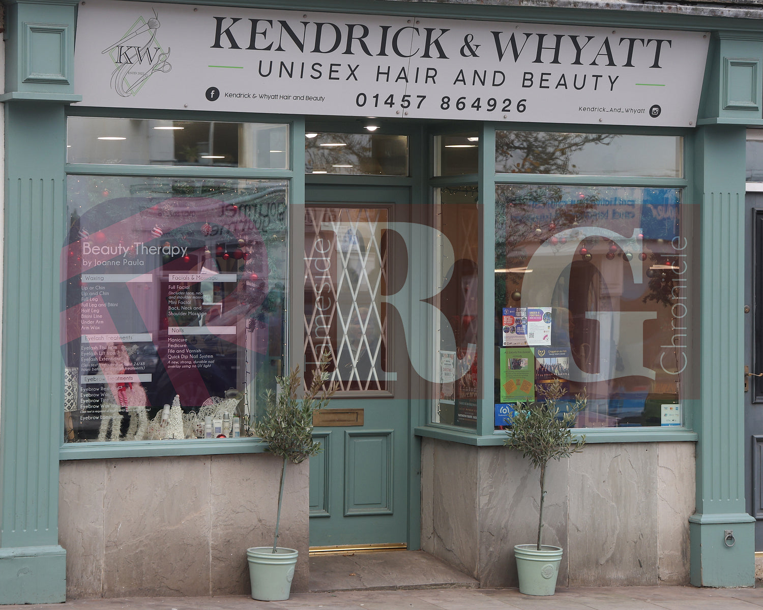 GLOSSOP SHOP XMAS WINDOWS 2024 (61).JPG